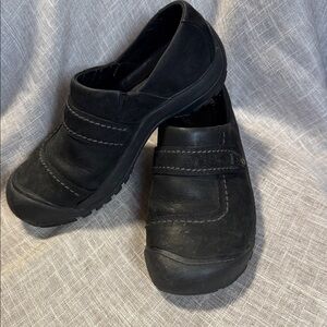 Keen Kaci Women's Size 9 W Black Leather Slip Ons Comfort Shoes Rubber Soles